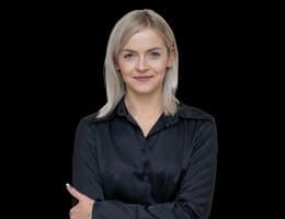 Agent: Oksana Mykhailiuk