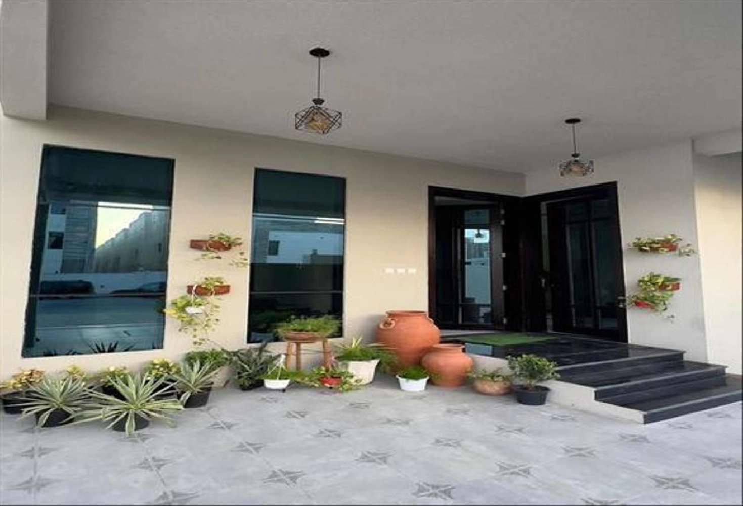 Lavish | Freehold | Prime Location Pictures