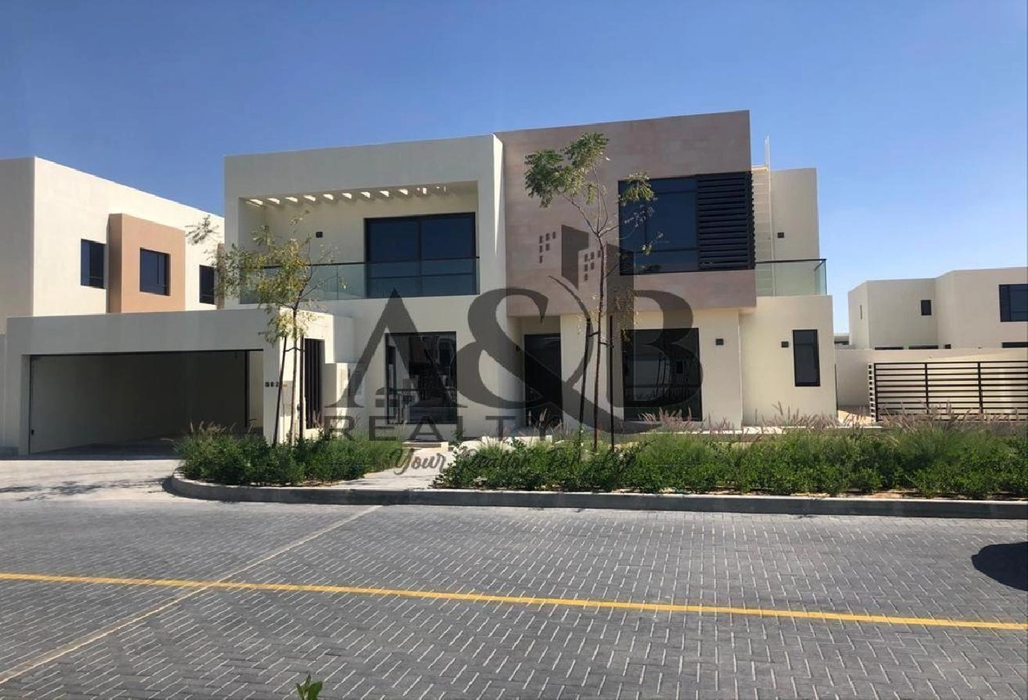 CORNER UNIT | 4 BR VILLA + MAID | AMAZING COMMUNITY Pictures