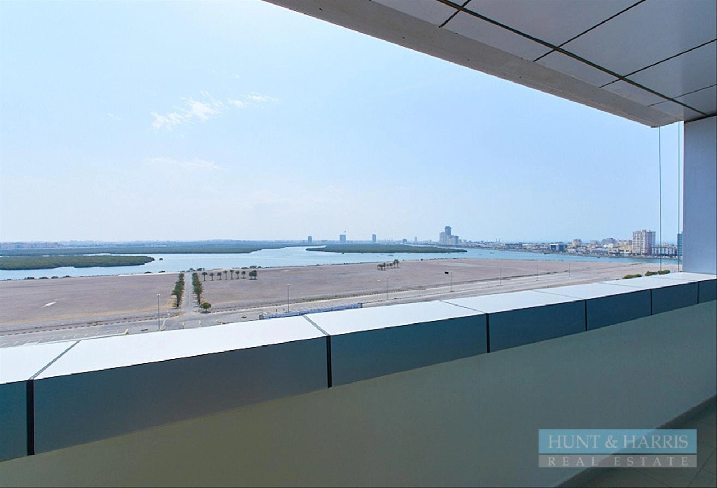 Spacious - City Center - Waterfront View - Pool Access Pictures