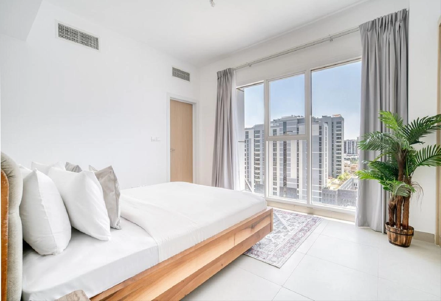 Luxury 2 bedroom | Brand new Furniture I All Bills All-inclusive! Image# 1