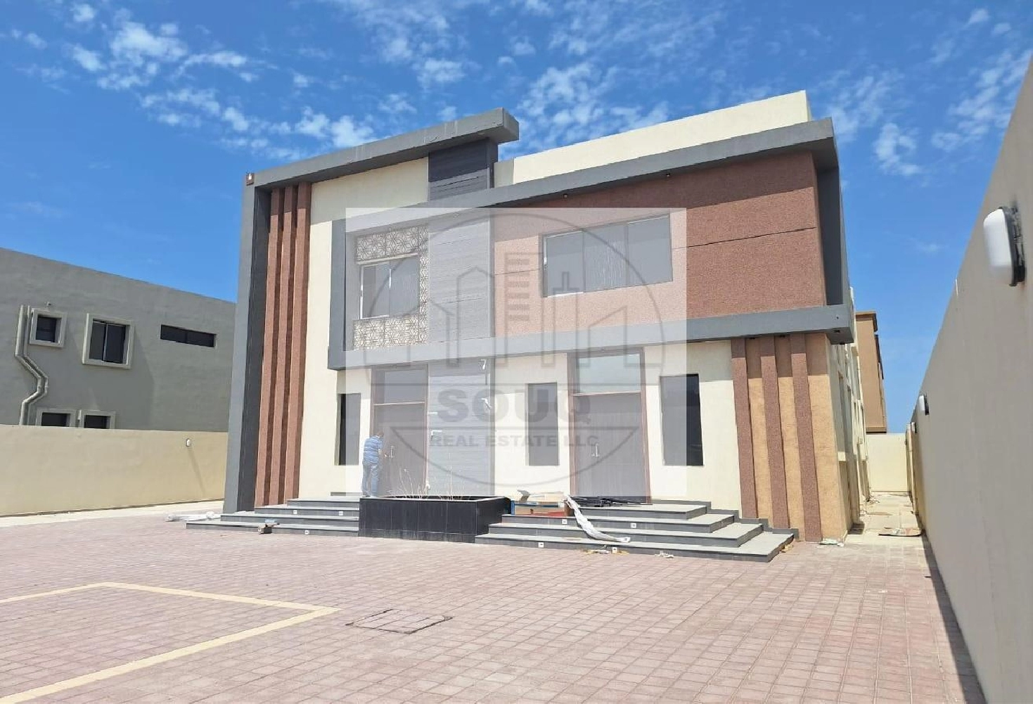 Brand new villa for rent 5 bed +maid Pictures