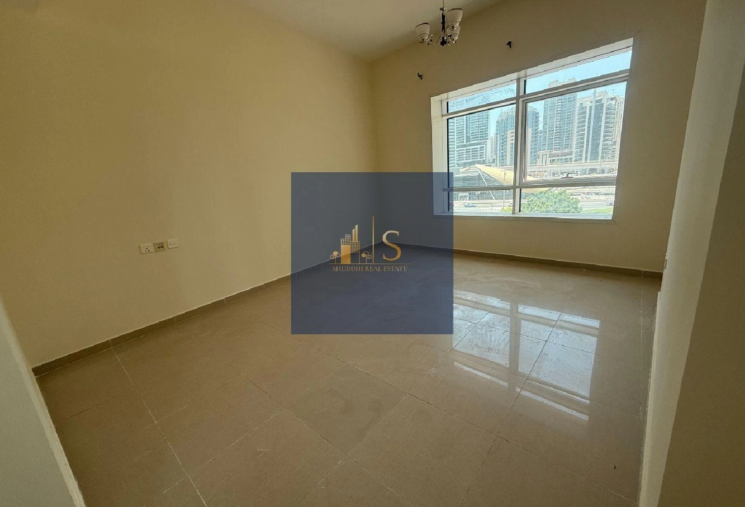 VACANT |  CLOSE TO METRO |  BRIGHT  Pictures