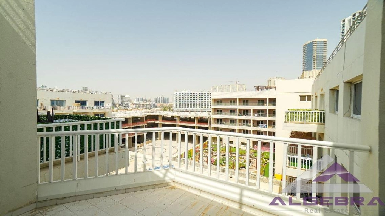 Large Corner Unit | Top Floor | 2 Parking Image# 1