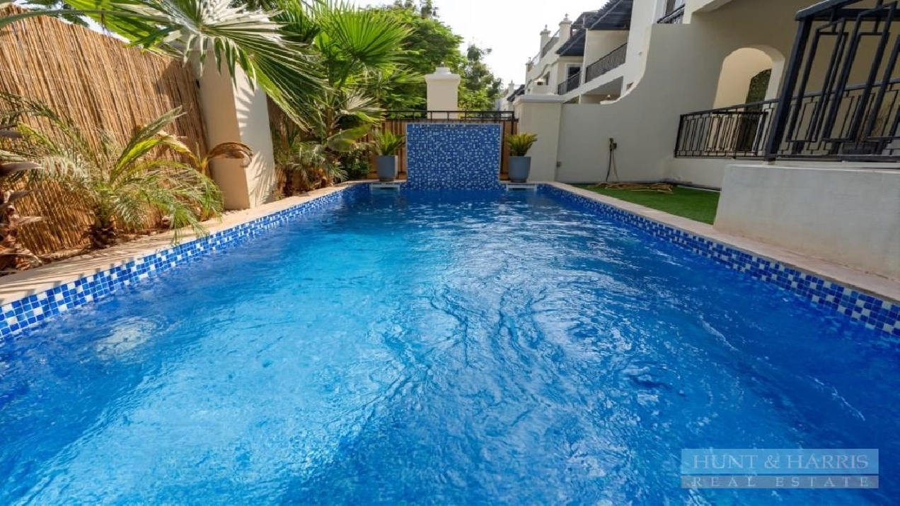4 Bedroom Townhouse for Sale in Al Hamra Village - Private Pool