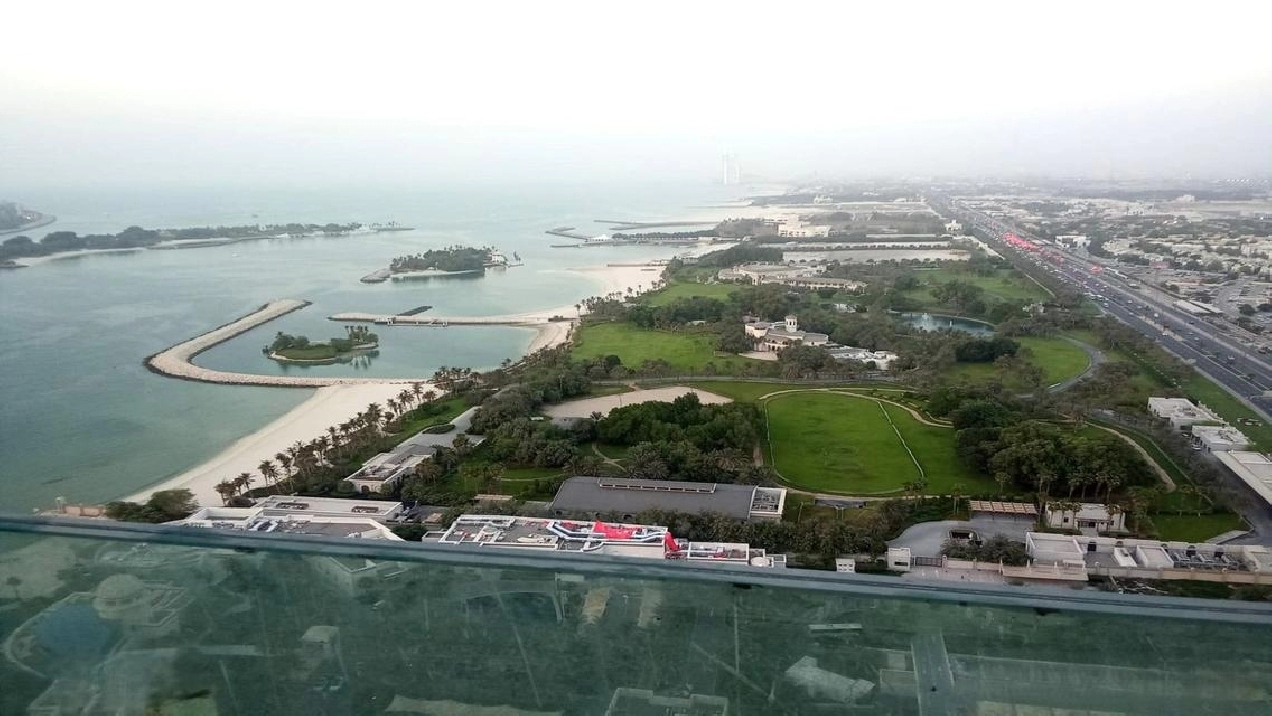 Distressed | High floor | Close to handover Pictures