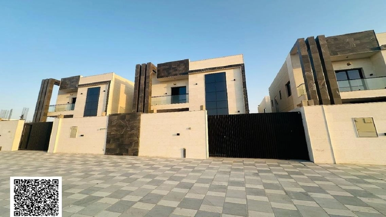 Spacious 4 BR Villa Gardens with Stunning Views Pictures