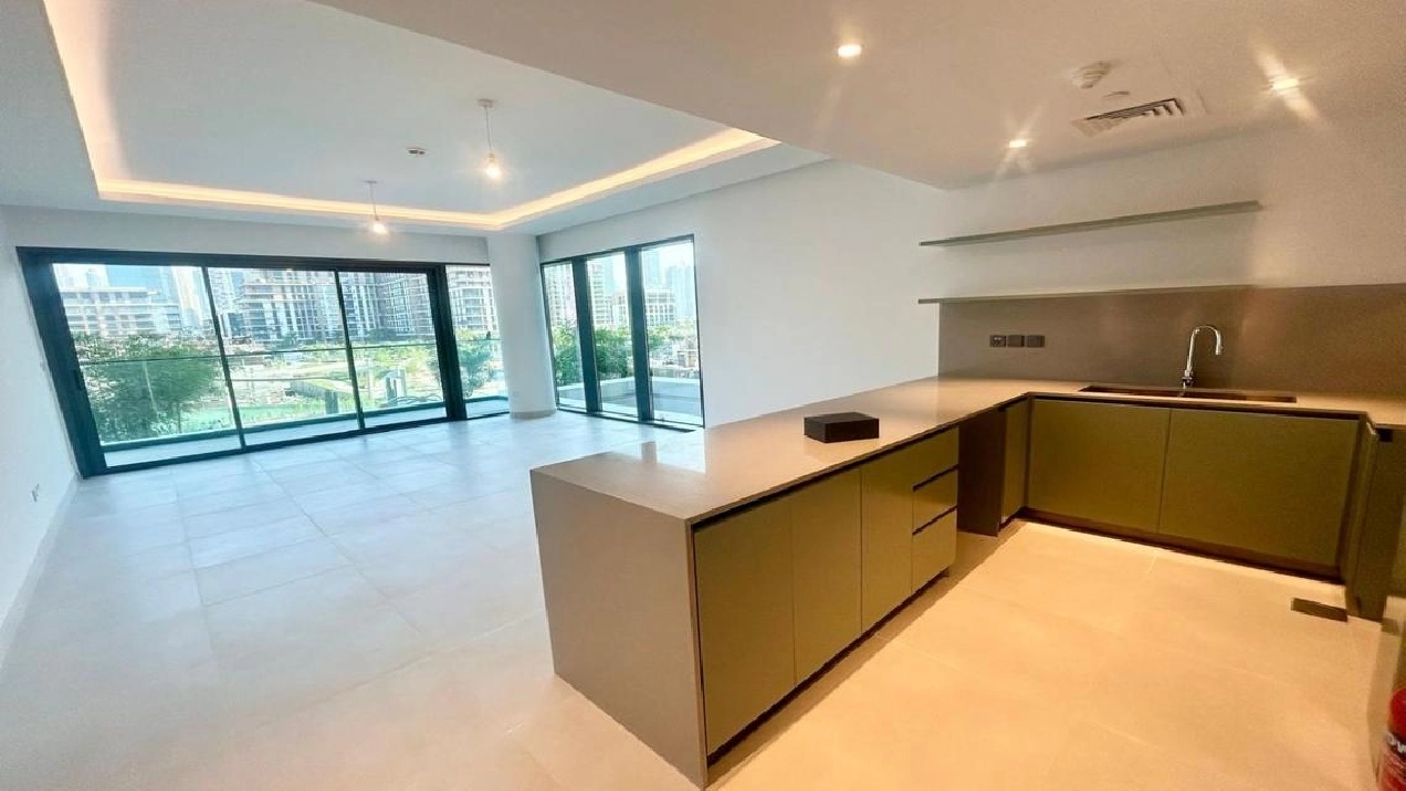 Brand New Corner Unit | Burj Khalifa & Pool View Image# 1