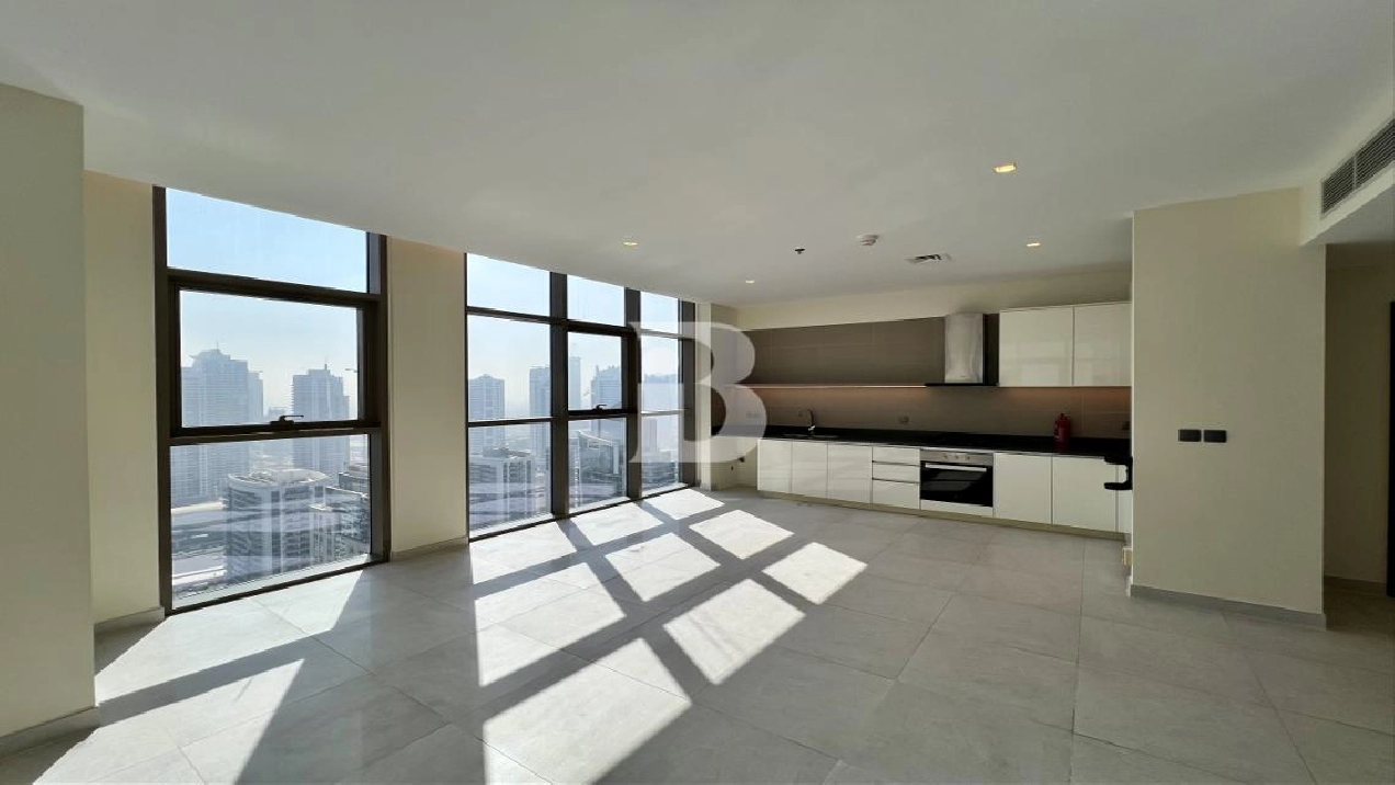 Vacant and Spacious Unit | Amazing Canal Views  Image# 1