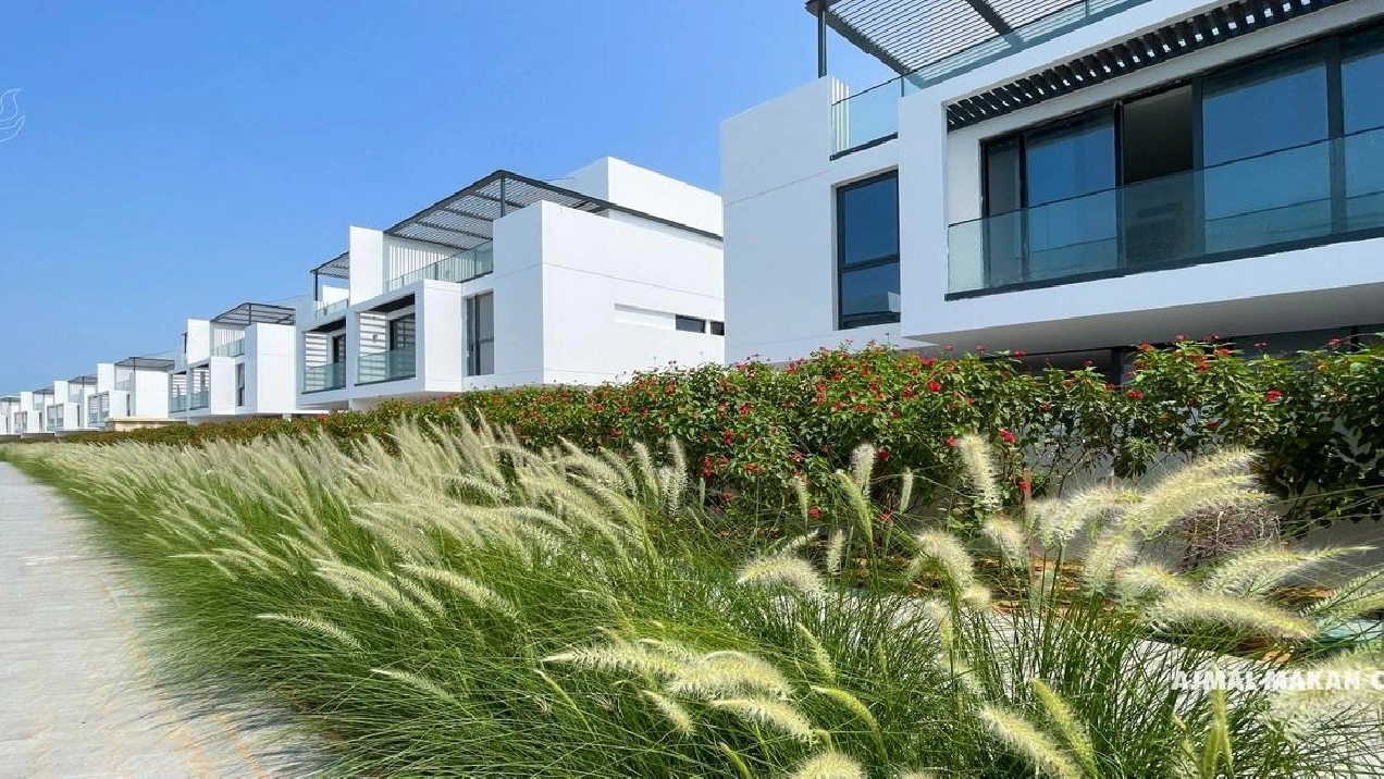 Luxury 4 BR Ready Villa | Free Hold | %10 DP