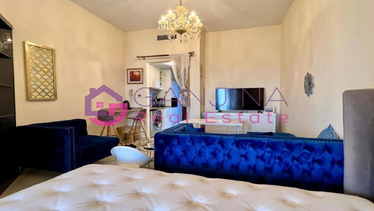 Modified and Upgraded Studio in RB4 | High Floor Pictures