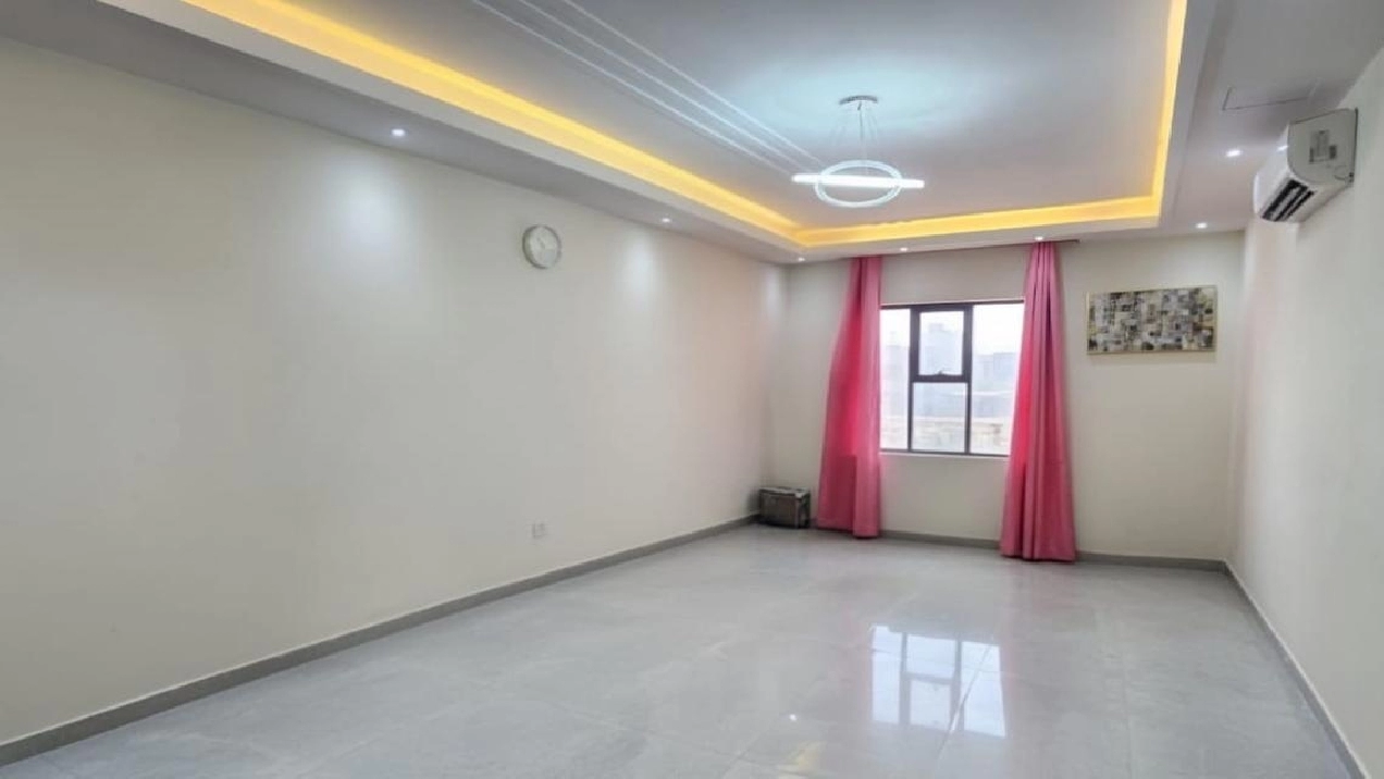 Charming 5 BR Villa in Al Yasmeen 1: Perfect Family Retreat Pictures