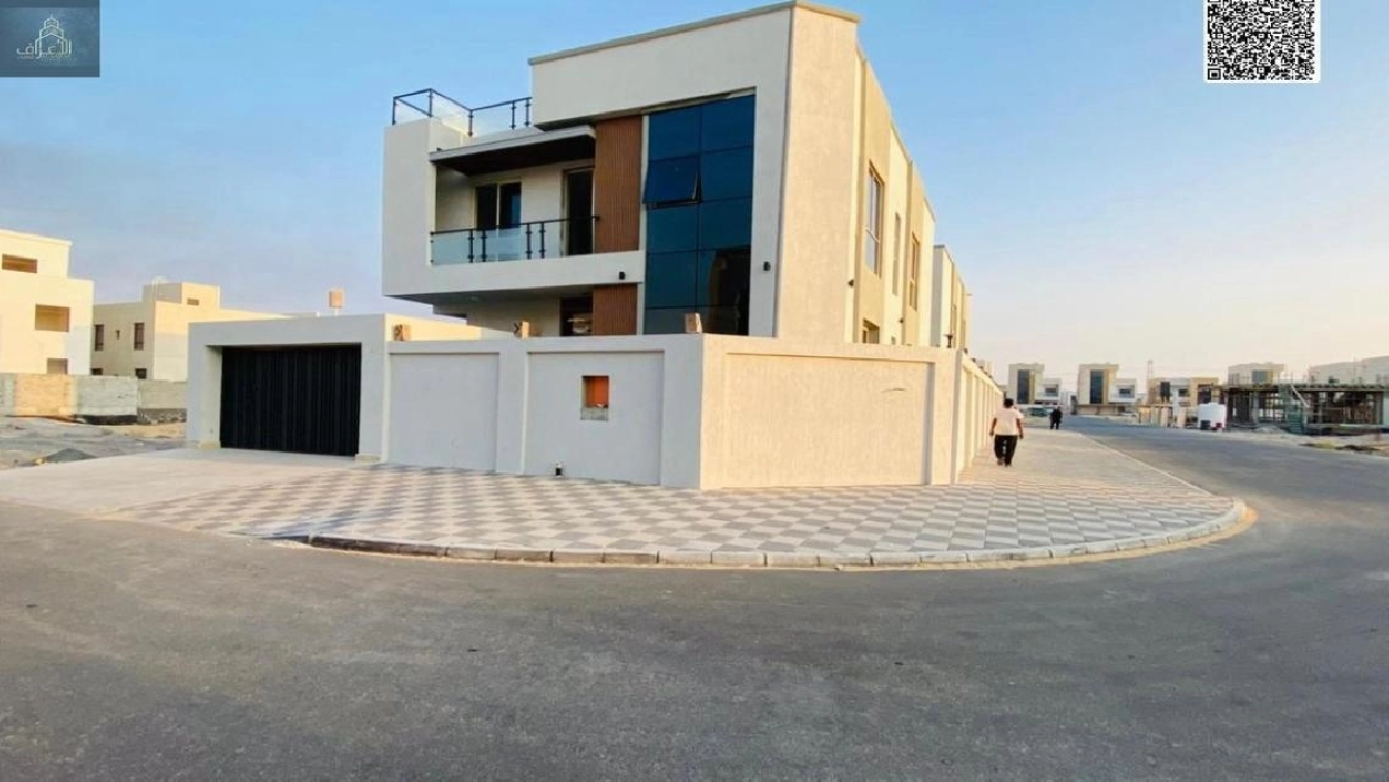 New villa with freehold corner unit