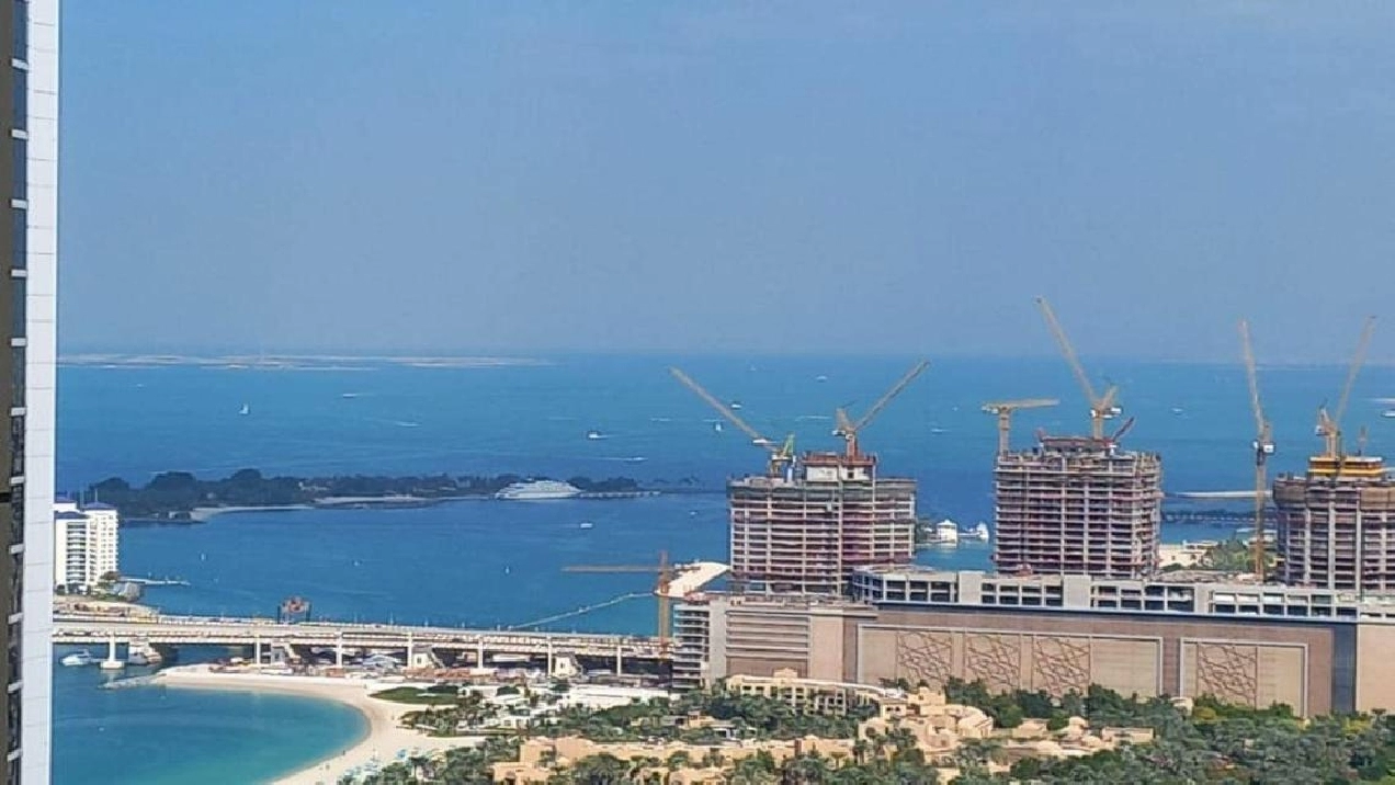 Luxurious 1 BR Apartment in Dubai Marina with Stunning Views Image# 1