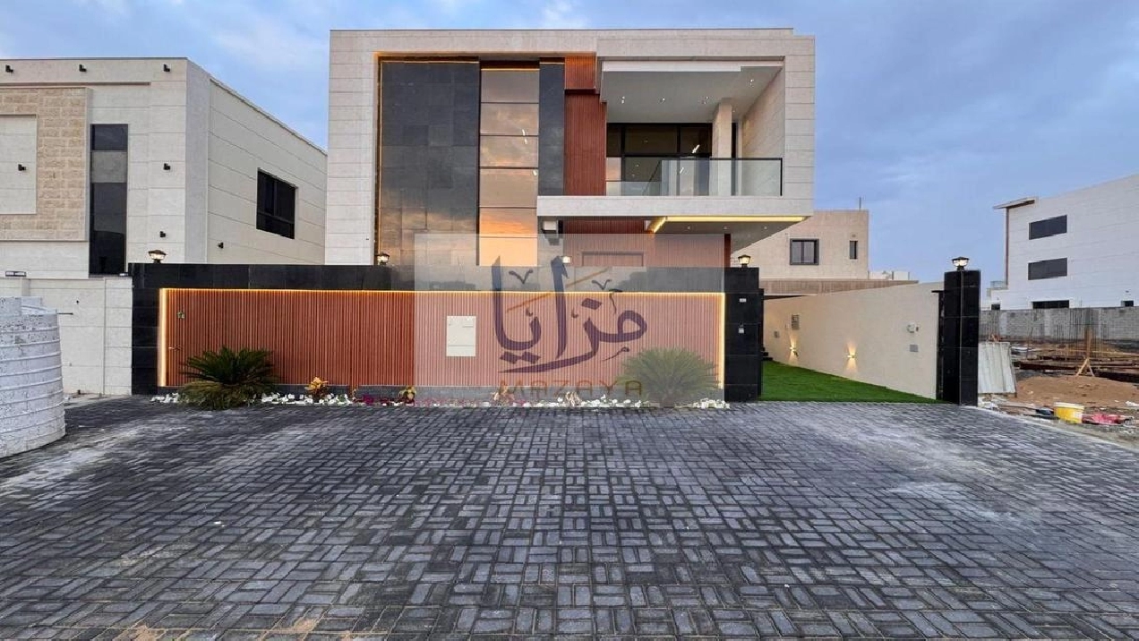 Villa with private swimming pool, freehold ownersh