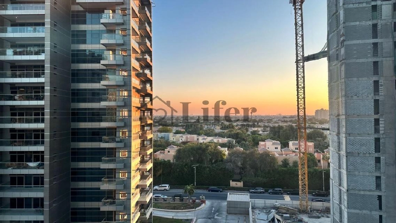 DISTRESS DEAL l BIG LAYOUT I GOOD LOCATION Image# 1