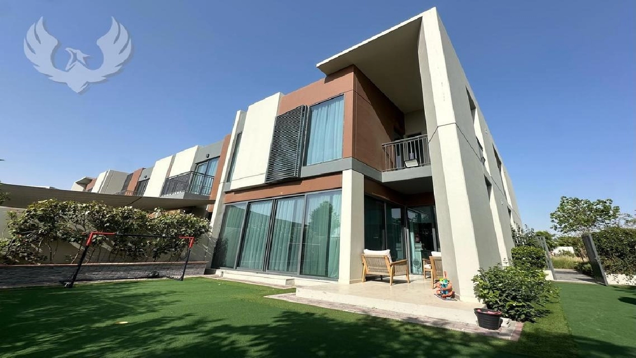 Big Plot | On Park | Single Row Pictures