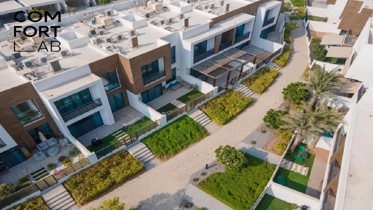 Waterfront 4 BR + Maids Villa in Marbella for Sale Pictures