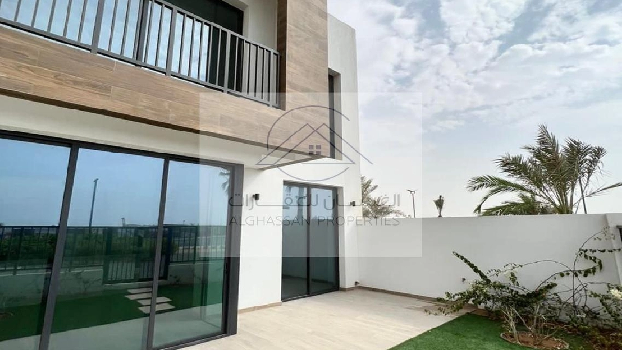 Elegant 3BR Corner Villa with Beach & Pool Access