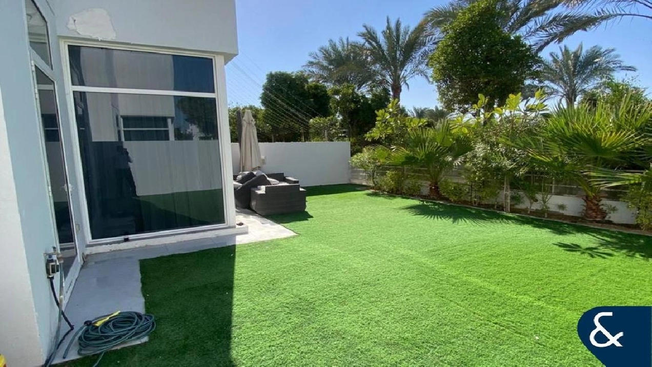 4 BED | VACANT ON TRANSFER | POOL BACKING Image# 1