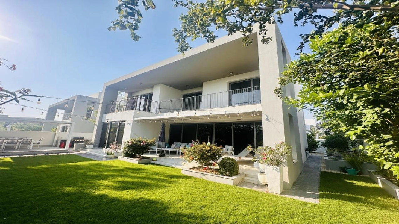 Exclusive | Upgraded | Park view E5 | Single Row Image# 1