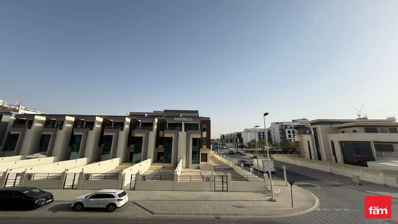 Corner Unit | Bright And Spacious | Vacant Image# 1