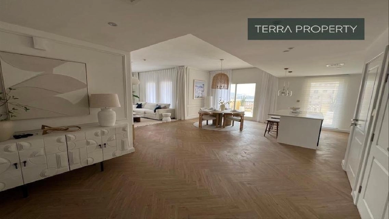 Unique Layout Fully Upgraded with Sea Views Pictures