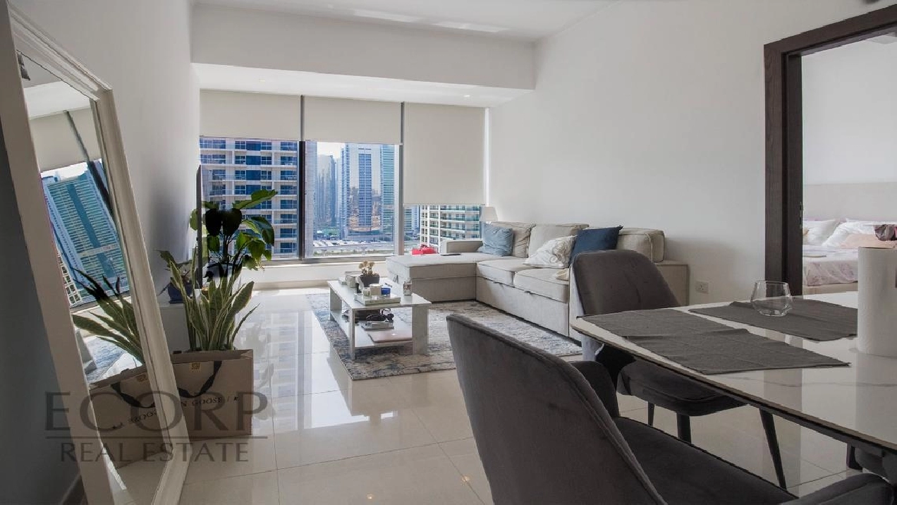 Pool-Facing | Mid-Floor | Vacant Image# 1