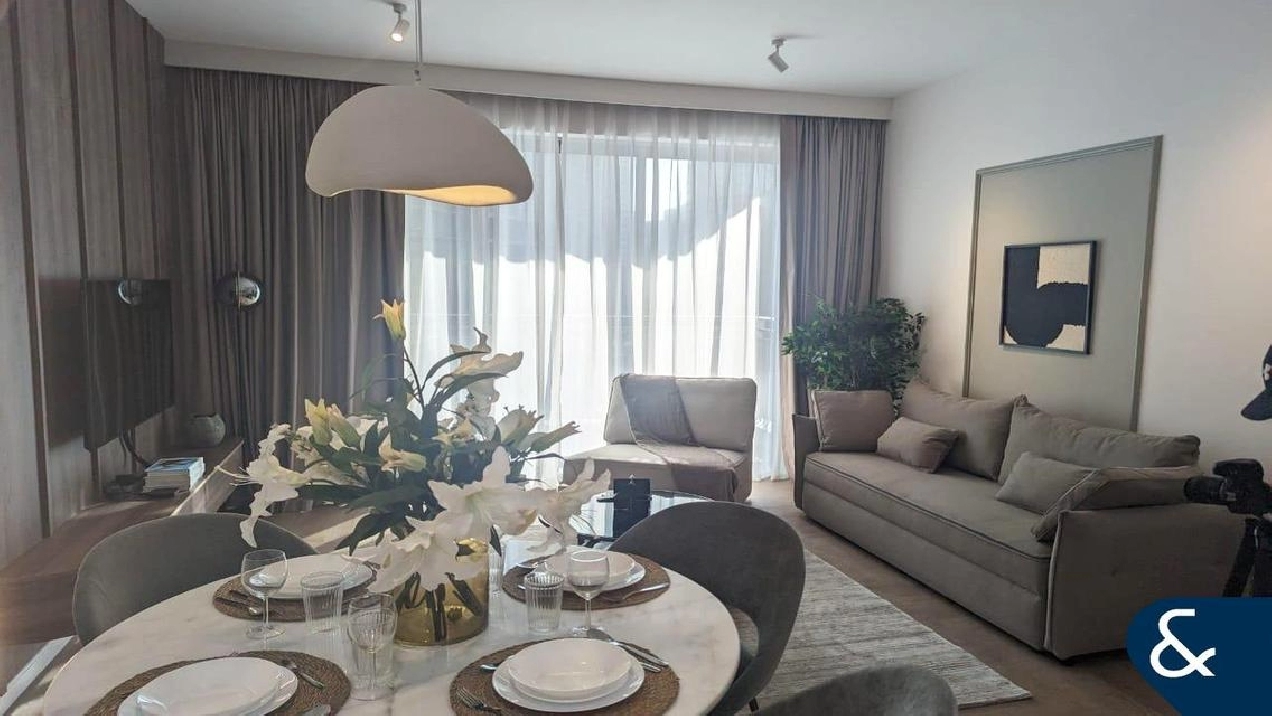 1 Bedroom | Upgraded | Rented Investment Image# 1