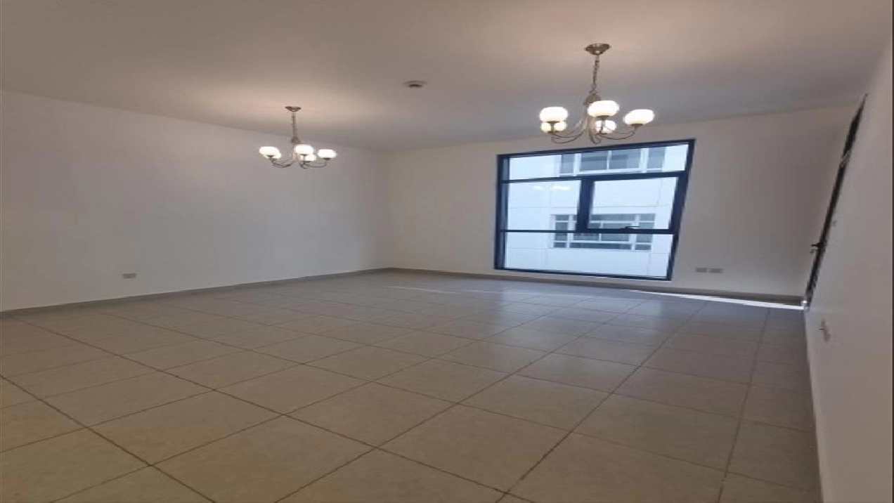 FAMILY BUILDING ! SPACIOUS APARTMENTS ! 0% COMMISSION ! Image# 1