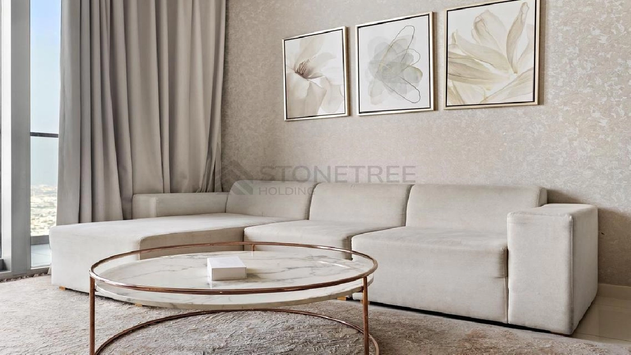 12 CHEQUES | Infinity Pool with Burj Khalifa View Image# 1