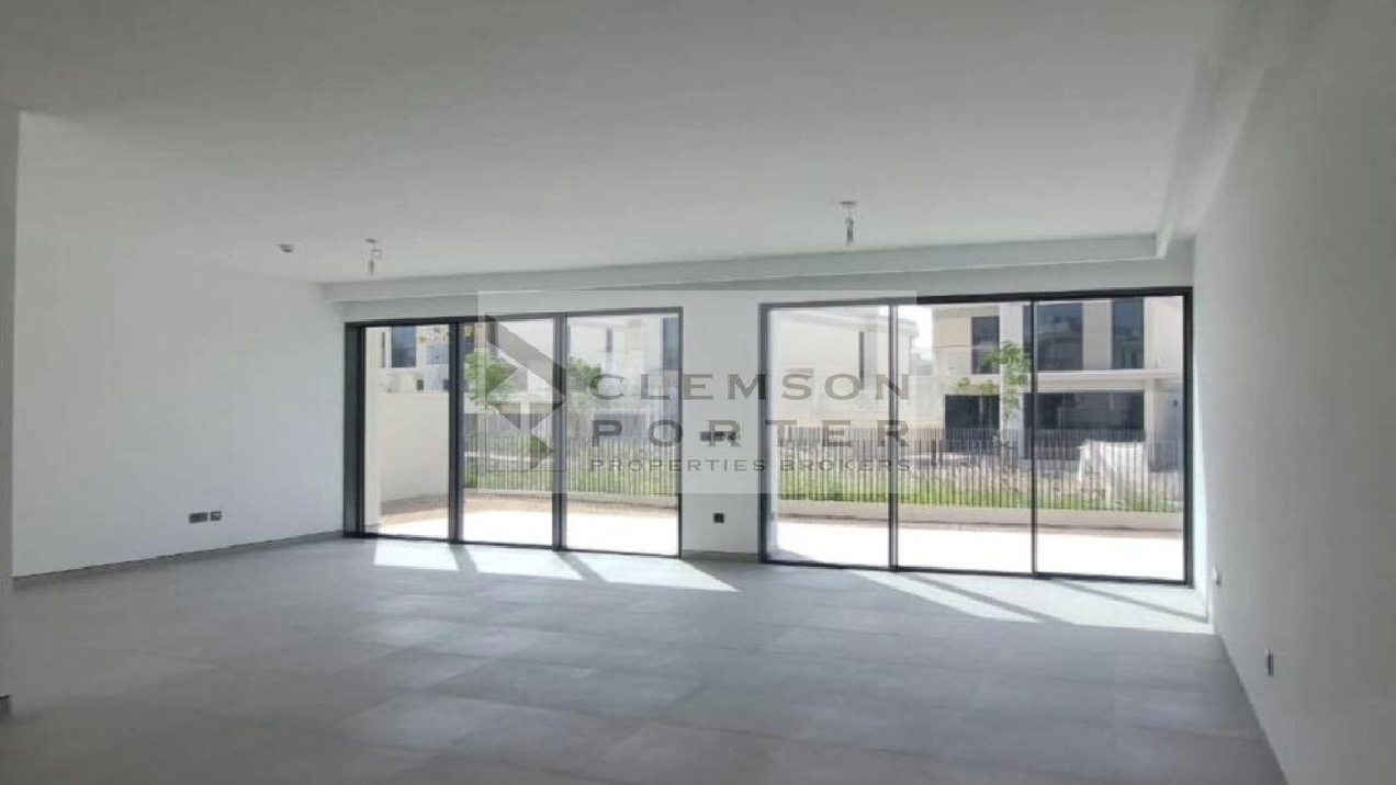 Luxury 4 BR | Prime Location | Fully upgraded unit Pictures