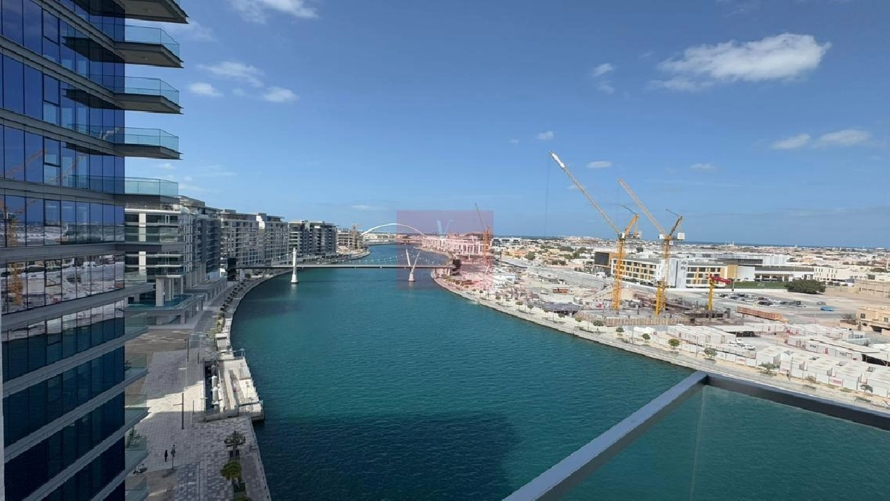 Brand new/Water,burj view/With maidroom Pictures