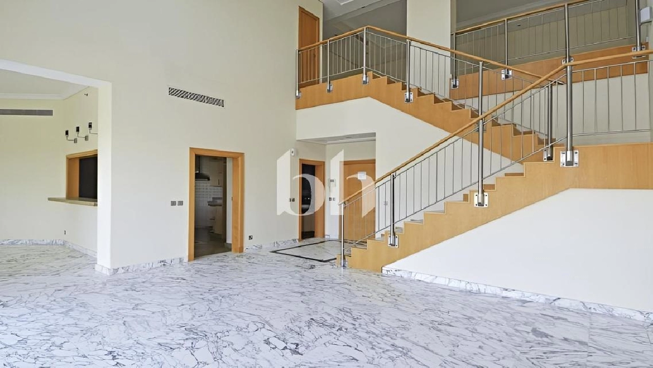 Penthouse | Unfurnished | Beach Access Image# 1