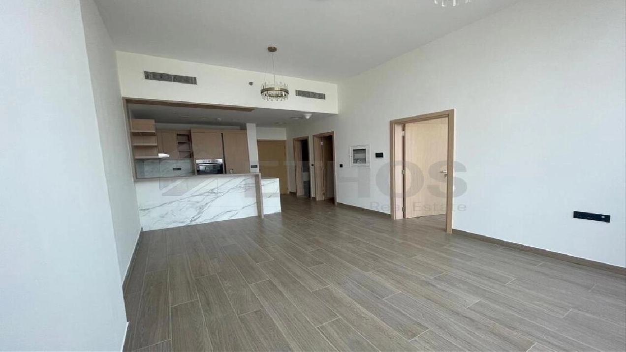 Luxury 1BHK | Brand New | Close to Mall | Vacant