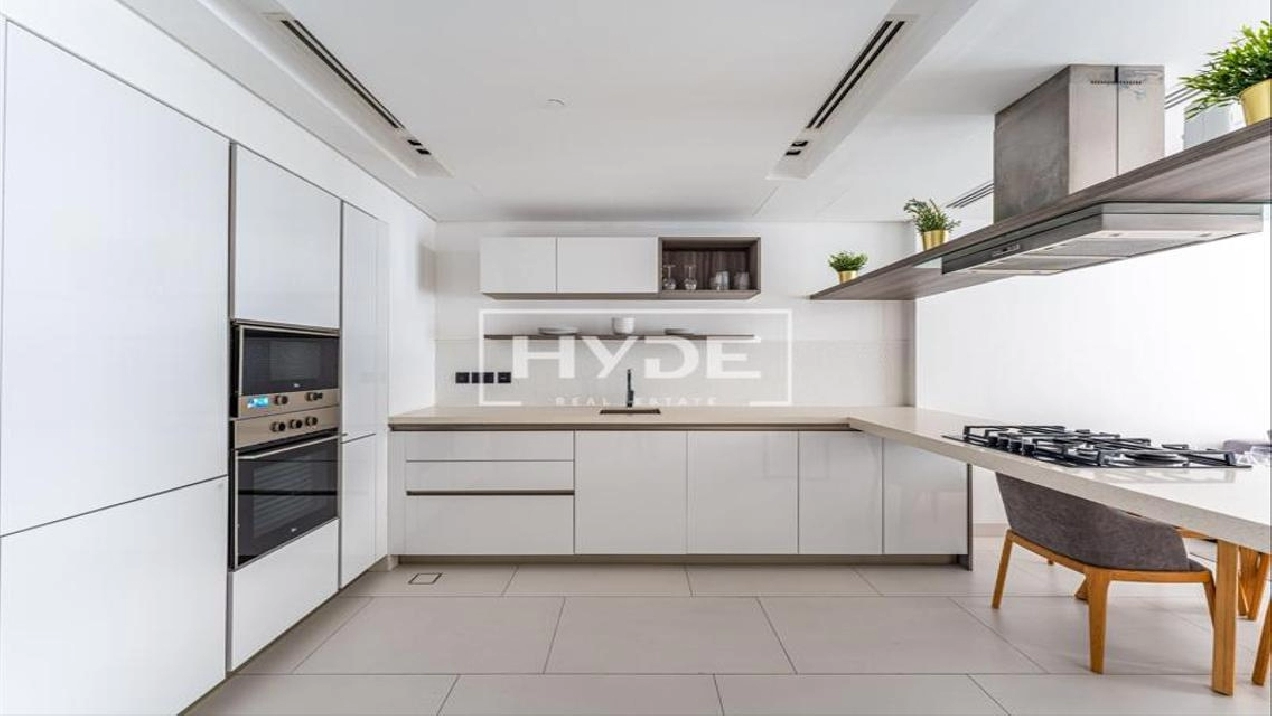 Modern | Beach  Access | Prime  Location Pictures