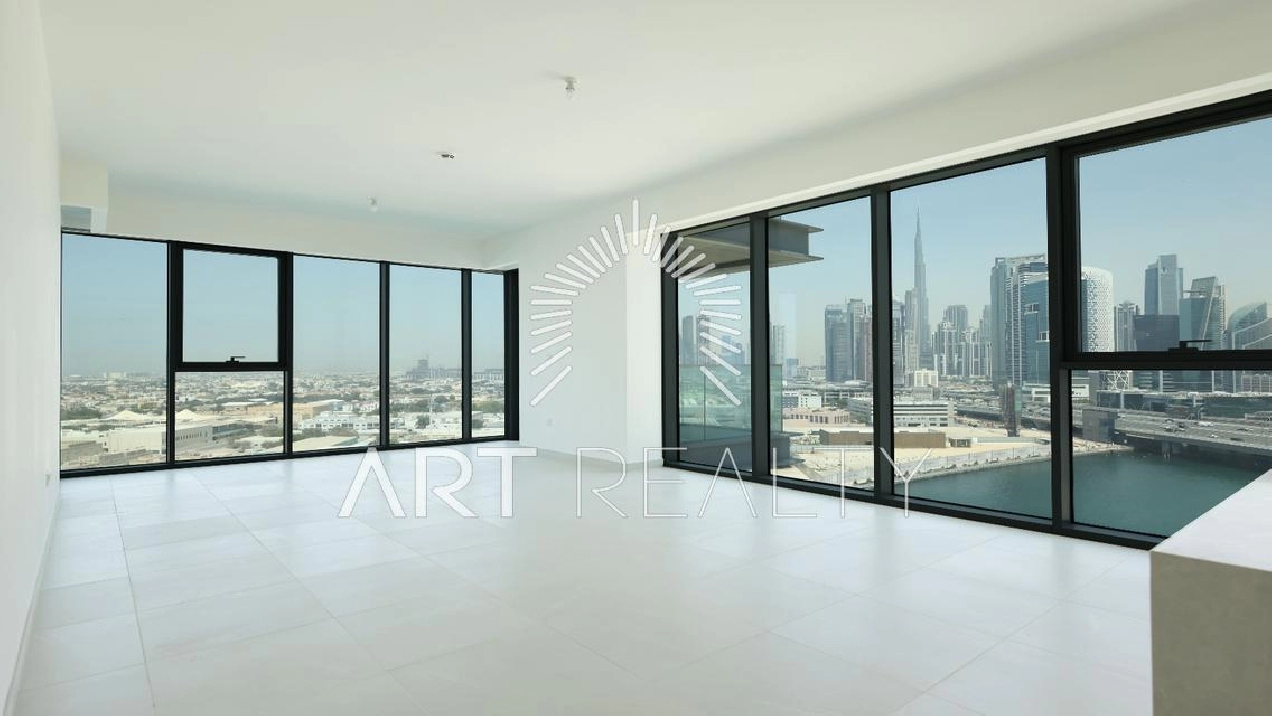 Burj Khalifa and Canal View | High Floor | Vacant Image# 1