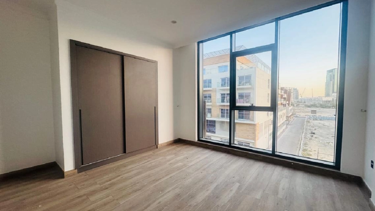 Prime Location|Fully Fitted Kitchen | Sunset View Image# 1