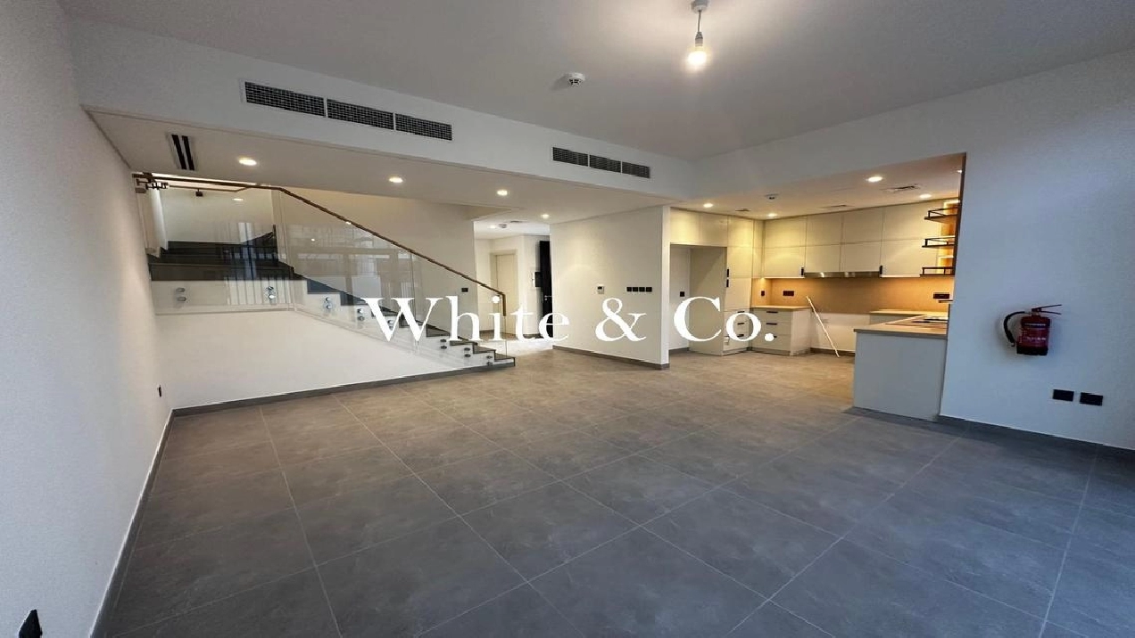 4 Bedroom |  Vacant Now  | Unfurnished Image# 1