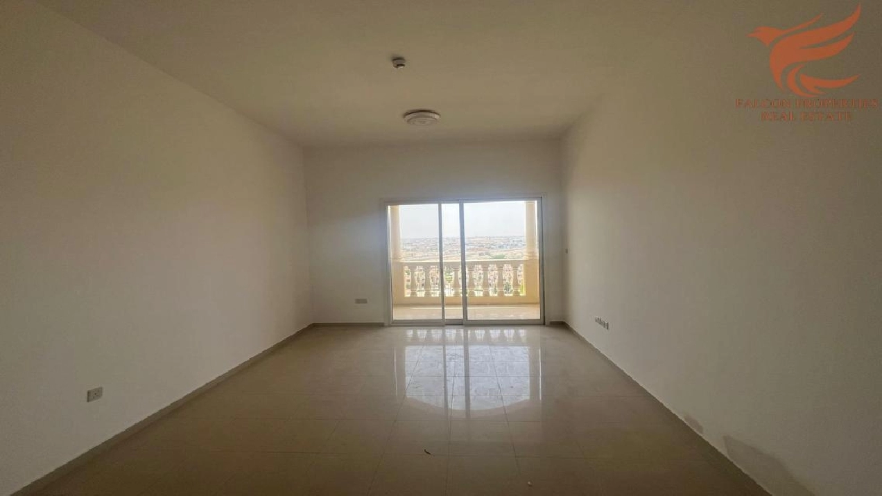 Spacious 2 BR Apartment in Royal Breeze 5 Pictures