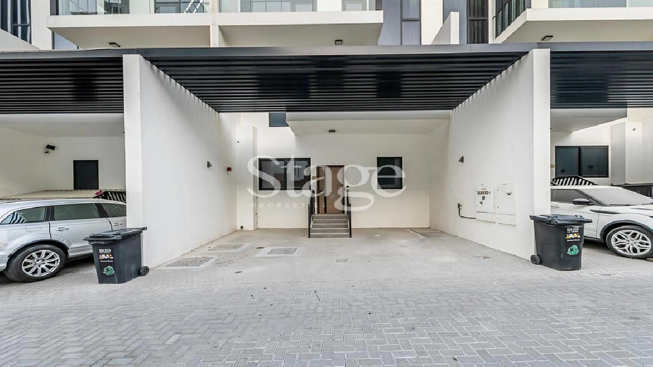 HUGE LAYOUT | READY TO MOVE | MAIDS ROOM Image# 1