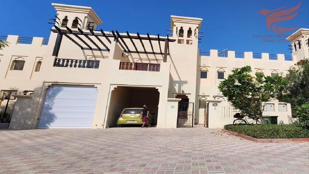 Lovely Home with Private pool! & golf views Pictures