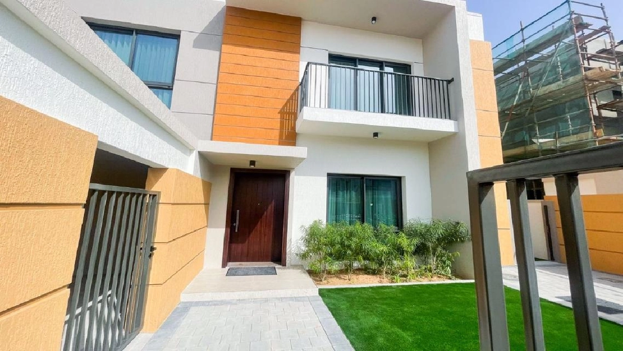 Spacious 4 BR Townhouse in AZHA Community Pictures
