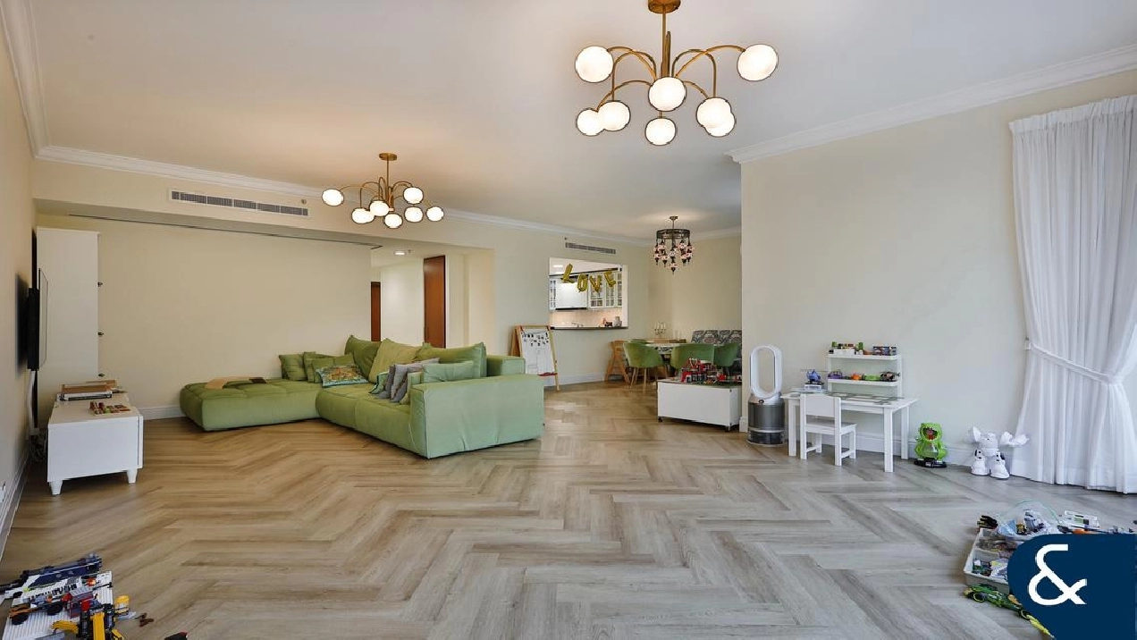 Renovated | 3 bedroom | Vacant on Transfer Image# 1