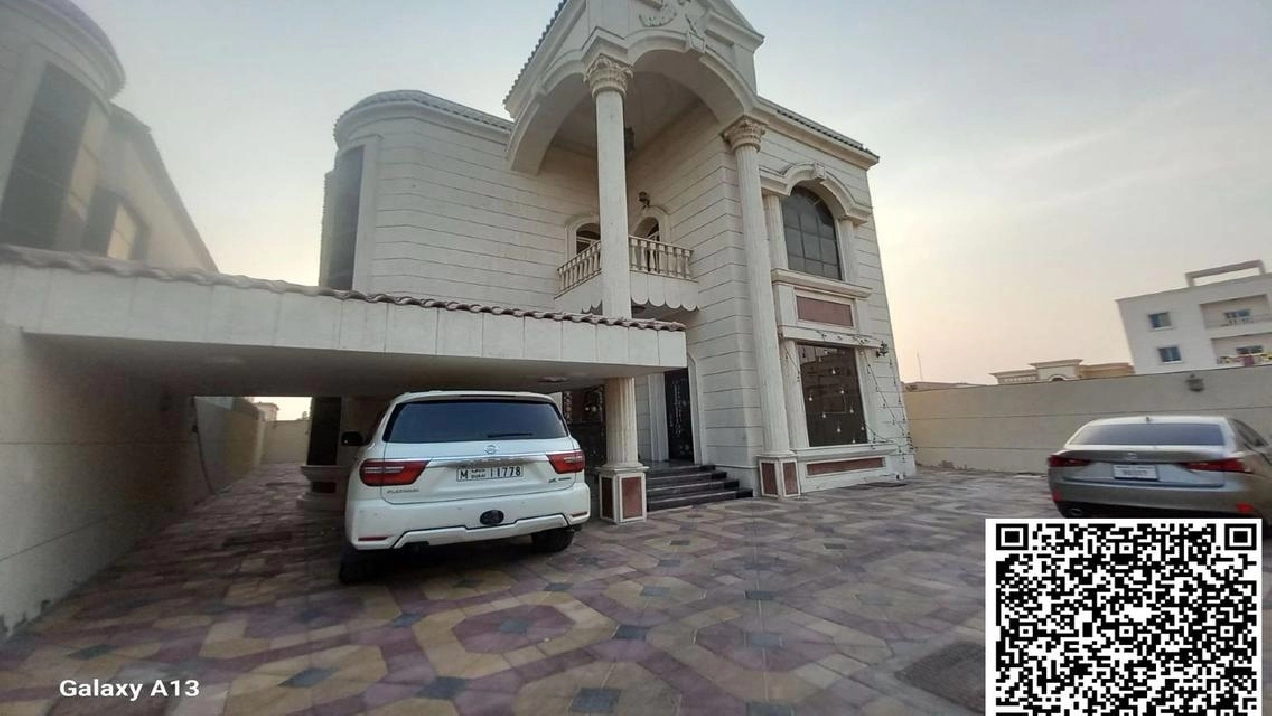 Electricity, water and AC included, freehold Pictures