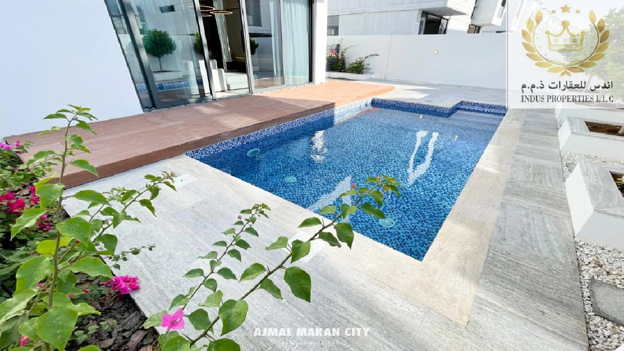 4 BR Villa for Sale in Sharjah water front Pictures