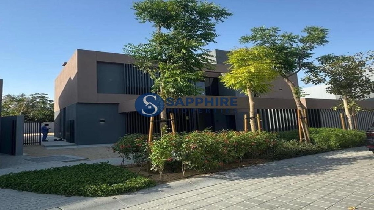 5BR Villa Sendian / Close to Park / Ready to Move Pictures