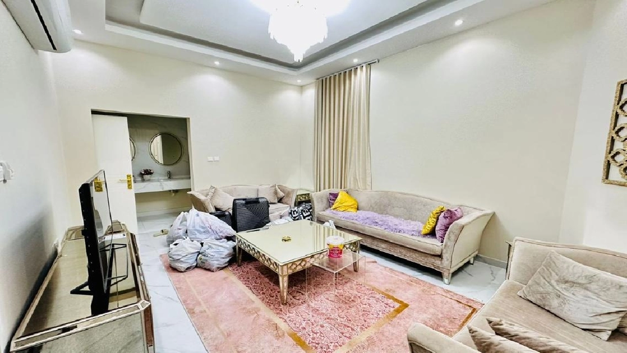 Corner villa for rent at a very good price Pictures