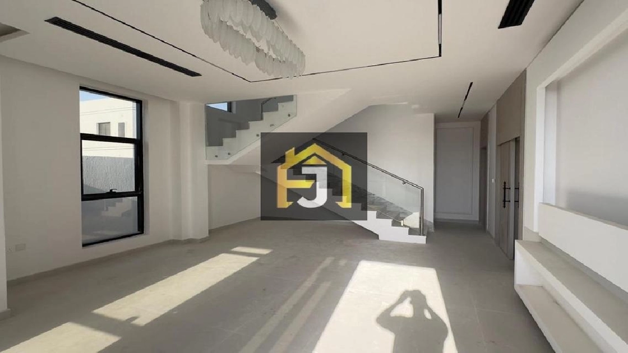 Spacious 5 BR Villa for Sale in Al Yasmeen