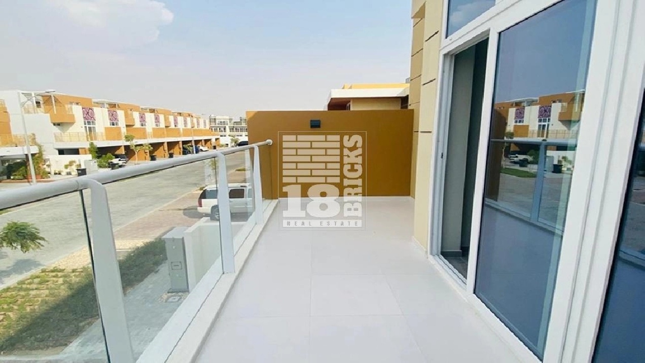 3 Bed+Storage | Vacant | Community View | Spacious Pictures